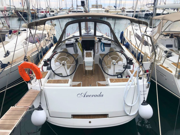 Noleggiare una Jeanneau Sun Odyssey 419 a Álimos