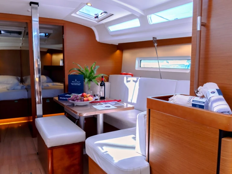 Noleggio barche Jeanneau Sun Odyssey 440 a Álimos su Samboat