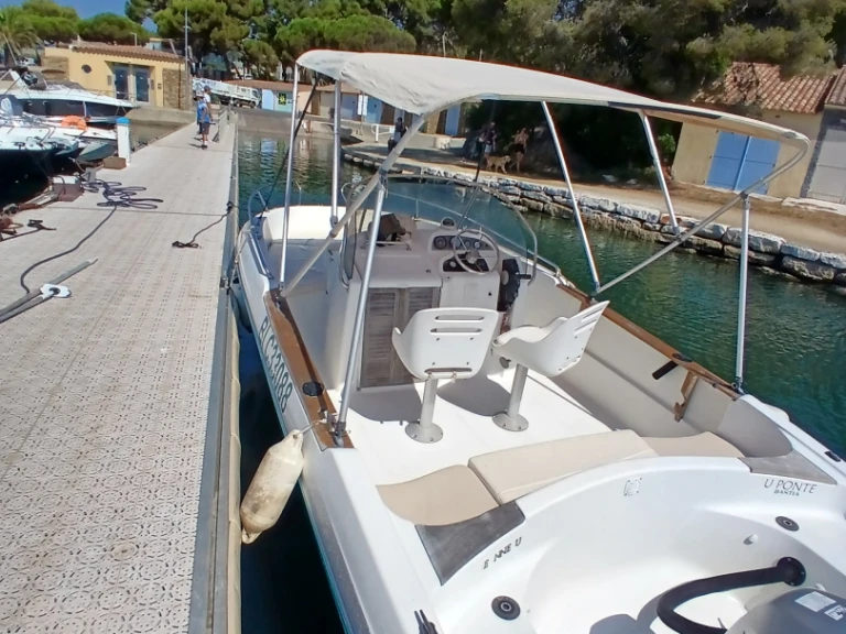 Bénéteau Cap ferret 650 da affittare a  Bormes-les-Mimosas