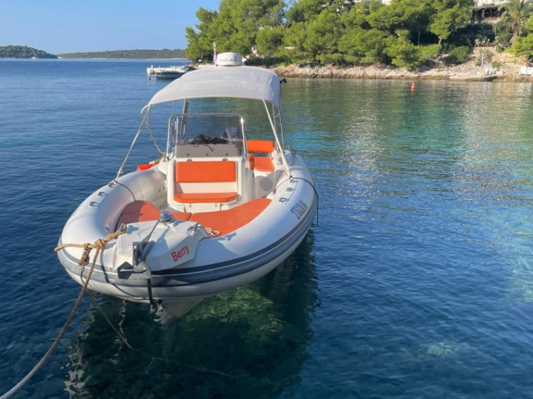 Noleggio Gommone Marlin Boat con patente nautica