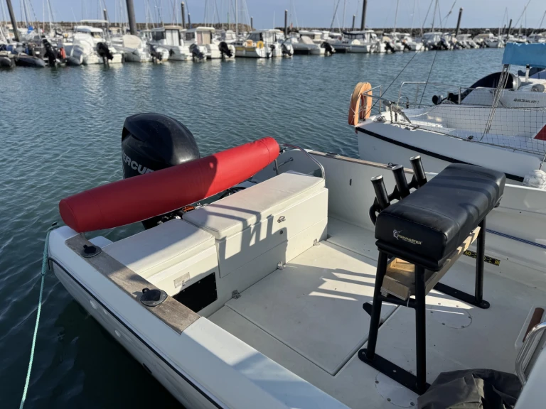 Noleggio Barca a motore a Noirmoutier-en-l'Île – Jeanneau Cap Camarat 675