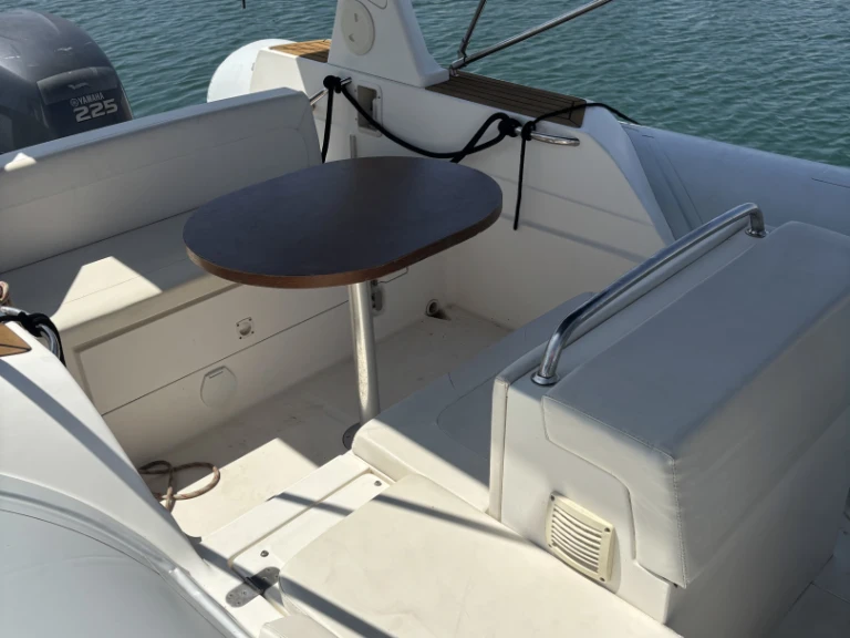 Noleggiare una Capeli Tempest 770 a La Rochelle