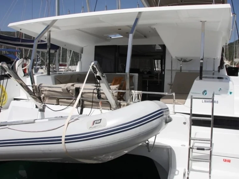 Noleggio Catamarano Custom Made con patente nautica
