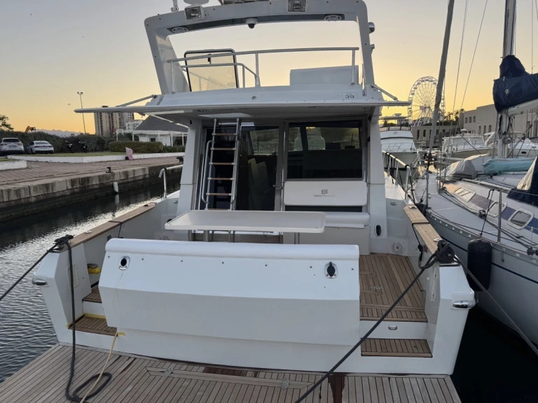 Noleggiare una Ferretti Ferretti 39 a Golfo Aranci Port