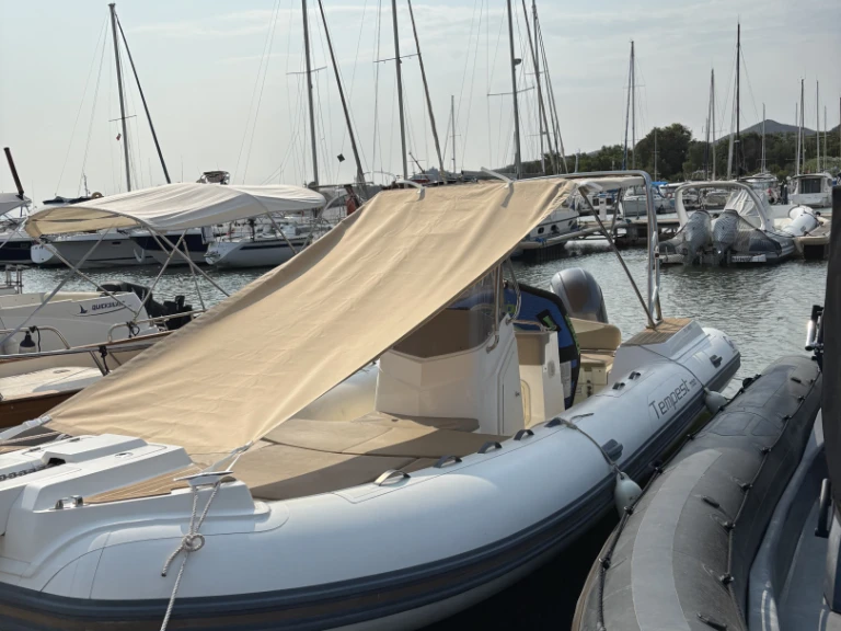Noleggiare una Capelli Tempest 700 a Argelès-sur-Mer