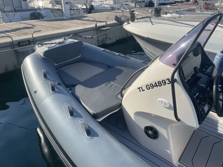 Gommone a noleggio a Port de Bormes-les-Mimosas al miglior prezzo