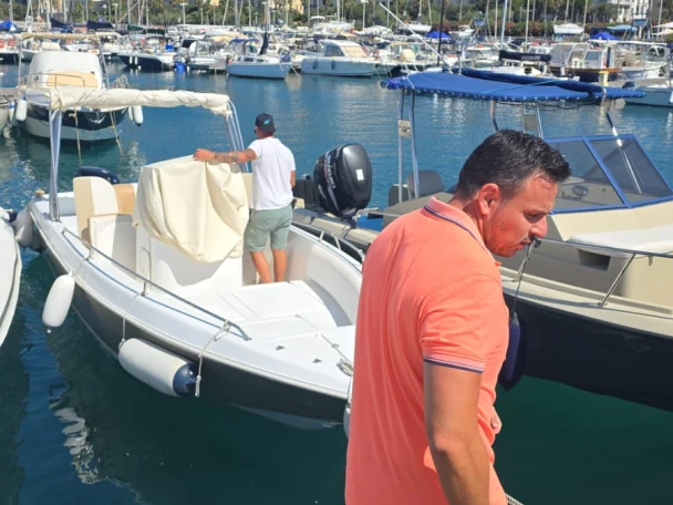 Noleggio Barca a motore a Salerno – Generica Generica