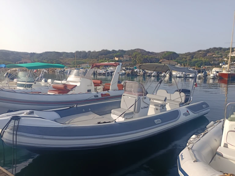 Noleggiare una MV Marine 770 Fashion  a Sant'Amanza