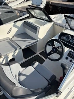 Noleggio Barca a motore Bayliner con patente nautica