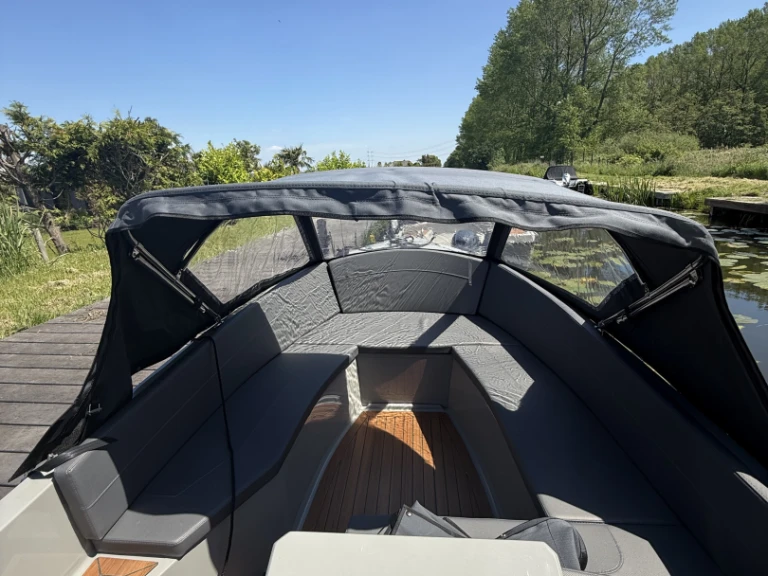 Noleggio Barca a motore Aqua24 con patente nautica