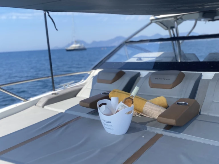 Noleggio Barca a motore Bénéteau con patente nautica