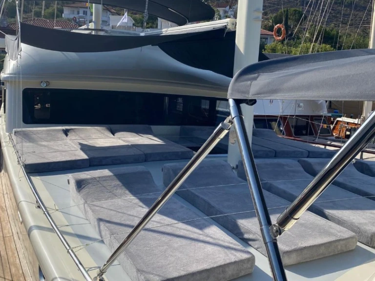 Noleggio Barca a vela Custom Made con patente nautica