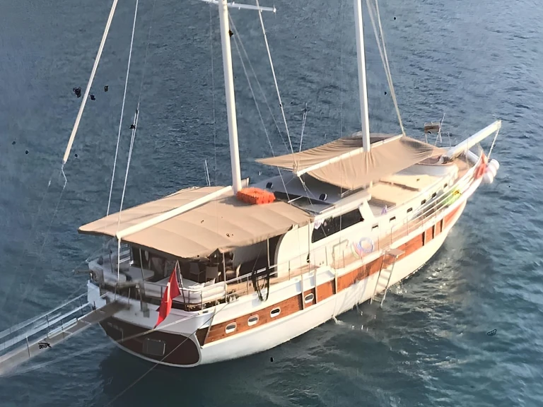 Noleggio Barca a vela Custom Made con patente nautica