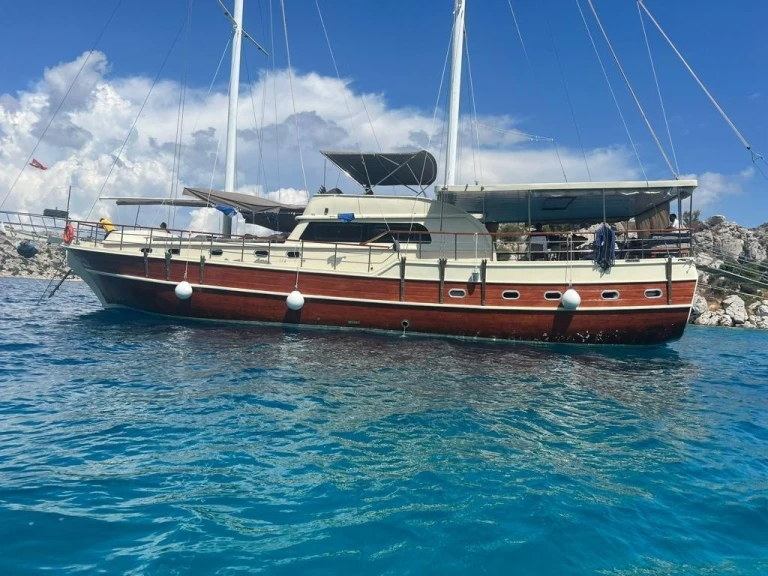 Noleggio Barca a vela Custom Made con patente nautica