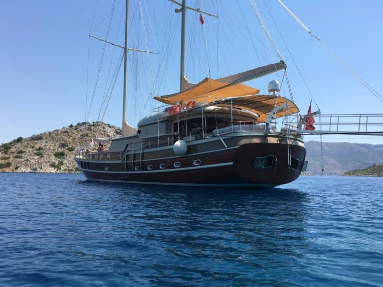 Noleggio Barca a vela Custom Made con patente nautica