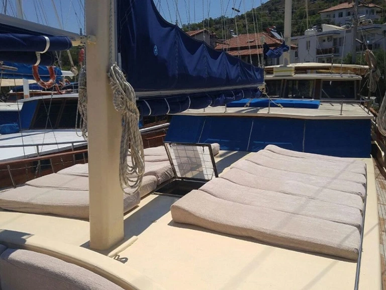 Noleggio Barca a vela Custom Made con patente nautica