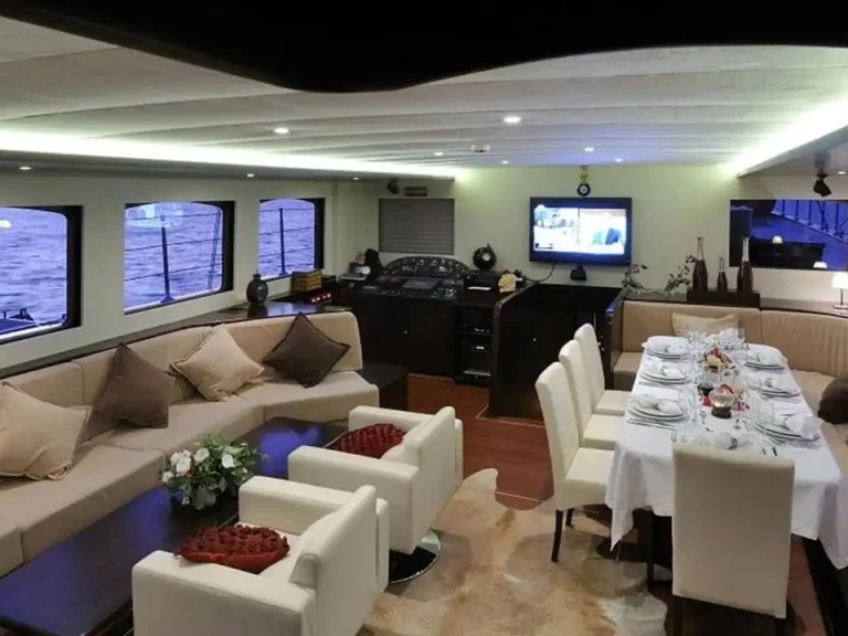 Noleggio Barca a vela Custom Made con patente nautica