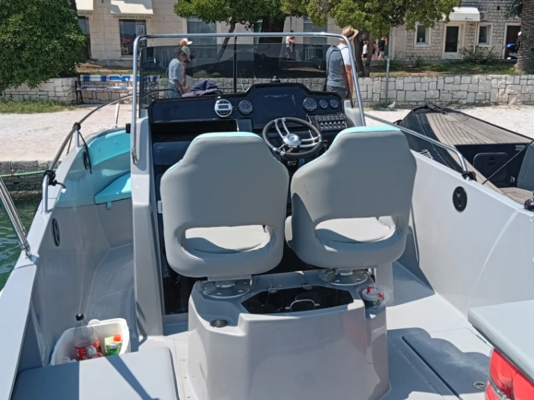 Noleggio Barca a motore con o senza skipper Jeanneau a Spalato