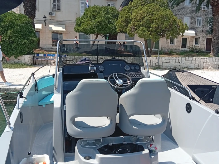 Noleggio barche Jeanneau Cap Camarat 7.5 CC Style a Spalato su Samboat