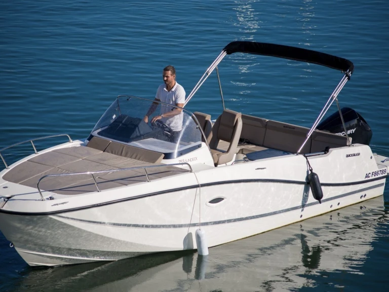 Quicksilver Activ 755 Sundeck da affittare a  Marsiglia