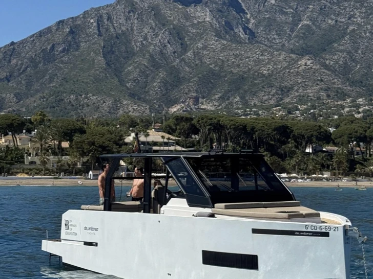 Noleggiare una De Antonio D34 Xplorer a Marbella