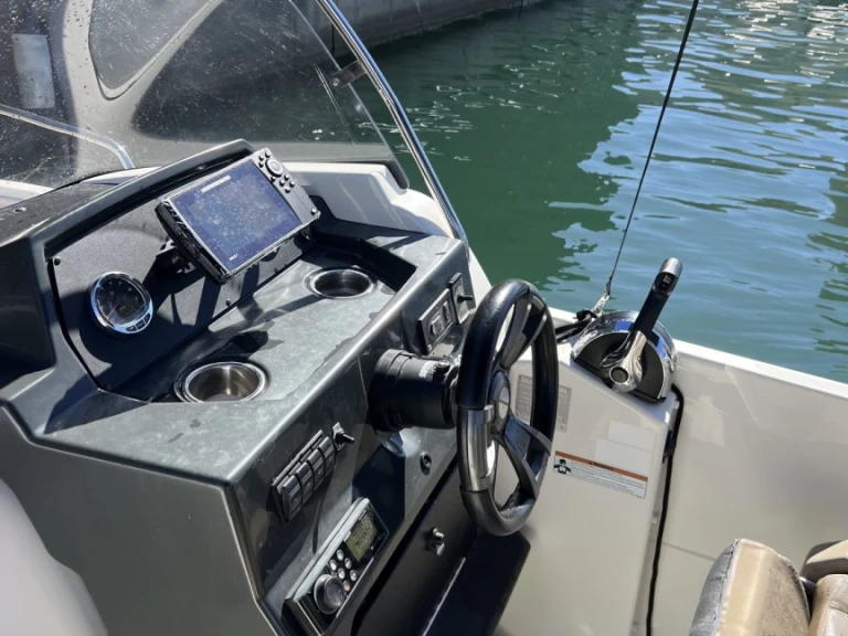 Quicksilver Activ 675 Sundeck da affittare a  Marsiglia