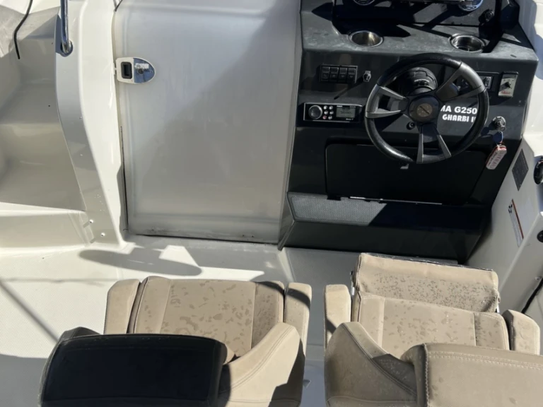 Noleggio barche Quicksilver Activ 675 Sundeck a Marsiglia su Samboat