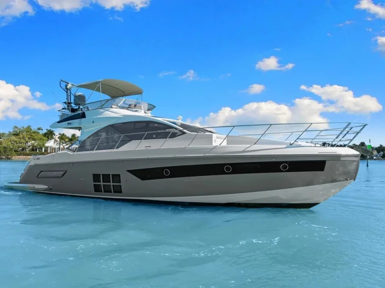 Yacht di lusso a noleggio a City of Riviera Beach al miglior prezzo