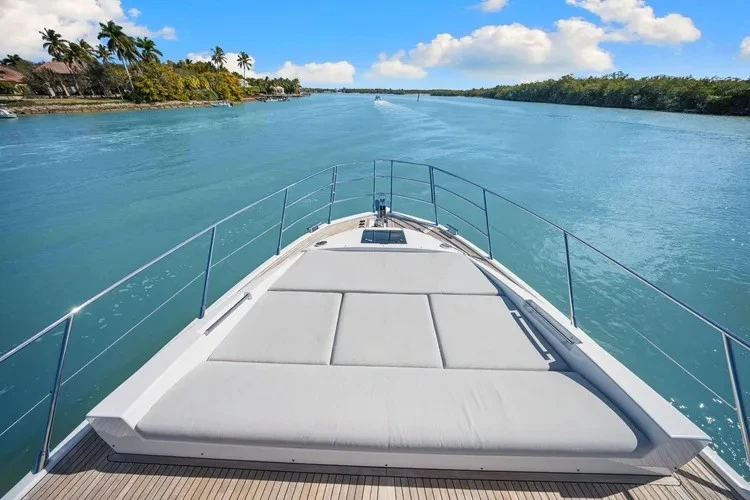 Noleggio Yacht di lusso Azimut con patente nautica