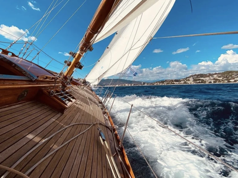 Noleggio Barca a vela Chantier Bonnin con patente nautica
