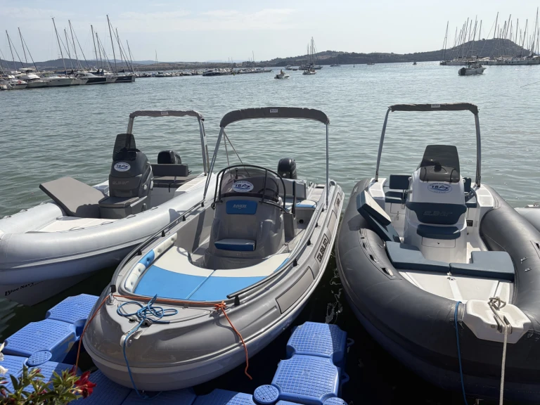 Noleggio Barca a motore con o senza skipper Ranieri a Talamone