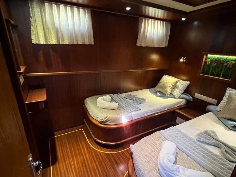 Noleggio Barca a vela Custom Made con patente nautica
