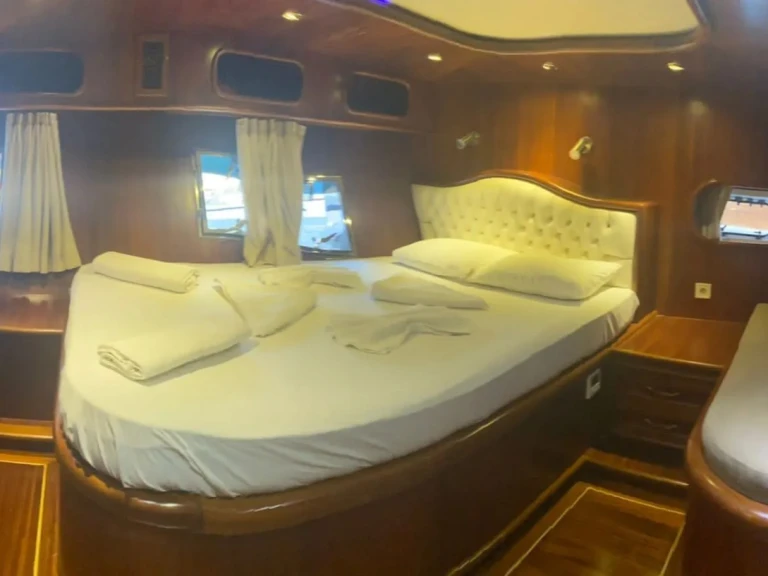 Noleggio Barca a vela Custom Made con patente nautica