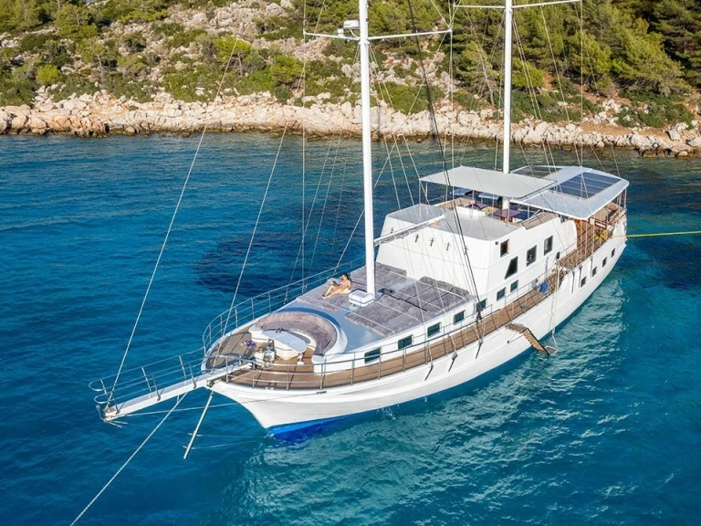 Noleggio Barca a vela Custom Made con patente nautica