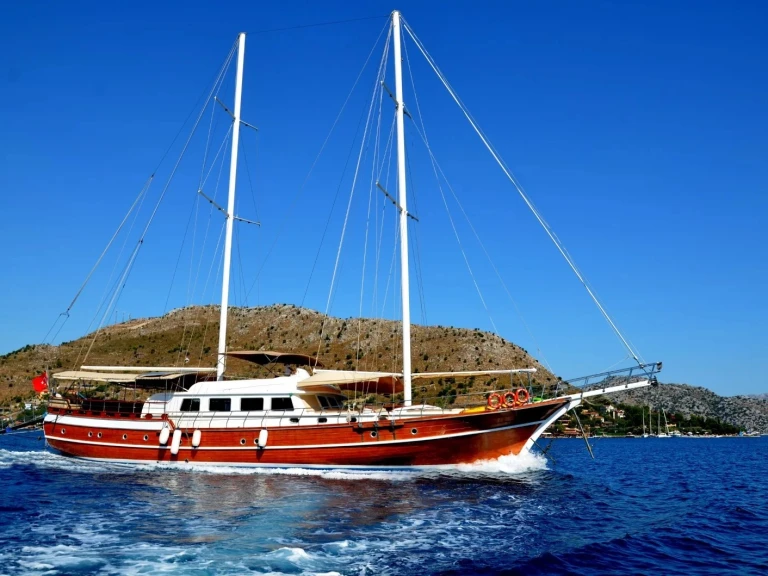 Noleggio Barca a vela Custom Made con patente nautica