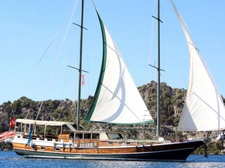 Noleggio Barca a vela Custom Made con patente nautica