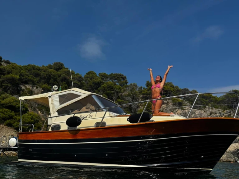 Noleggiare una Esposito Mare Positano 28 a Sanremo