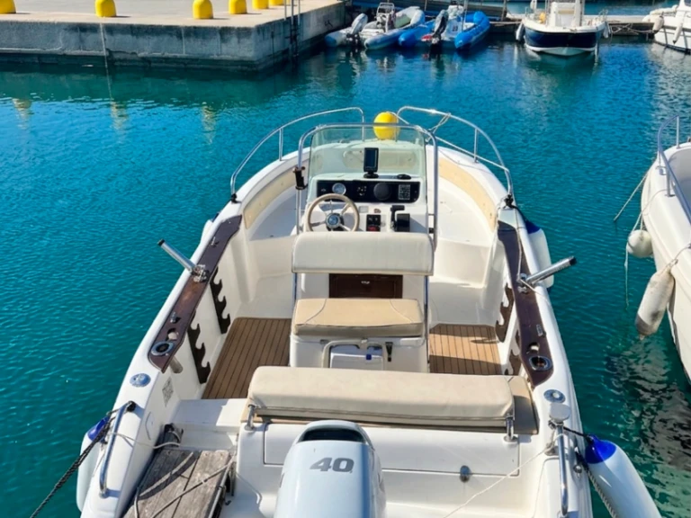 Noleggio Barca a motore con o senza skipper Marea a Brindisi