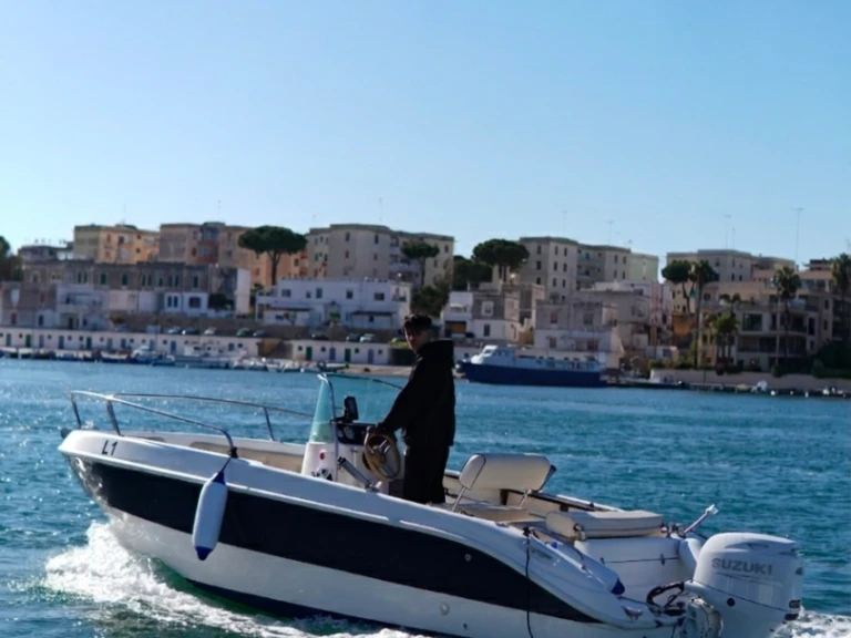 Barca a motore a noleggio a Brindisi al miglior prezzo