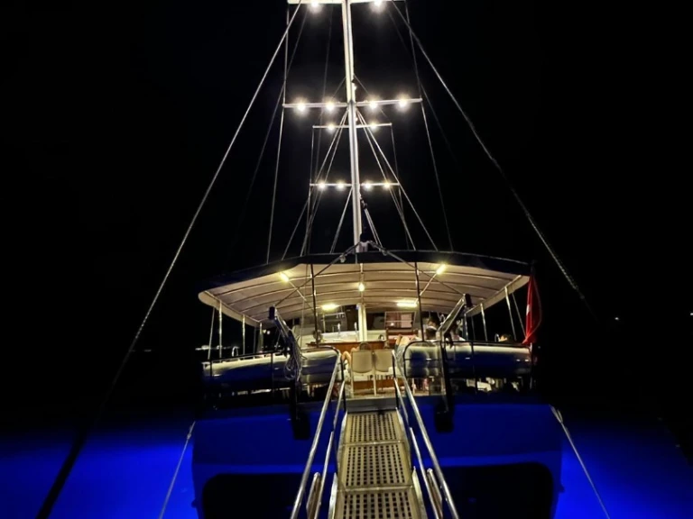 Noleggio Barca a vela Custom Made con patente nautica