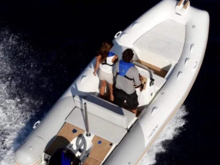 Noleggio Gommone Medline con patente nautica