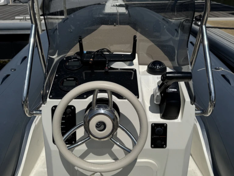 Noleggio Gommone Capelli con patente nautica
