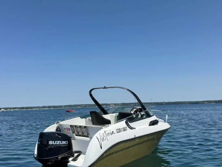 Noleggio Barca a motore Bénéteau con patente nautica