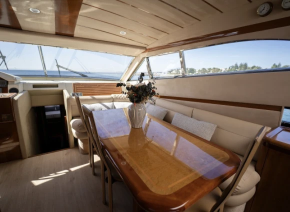 Noleggio barche Puerto Banús economico Ferretti 680
