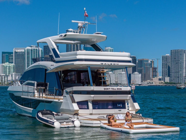 Noleggio Yacht di lusso Galeon con patente nautica