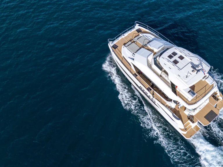 Noleggio Yacht di lusso Aquila con patente nautica