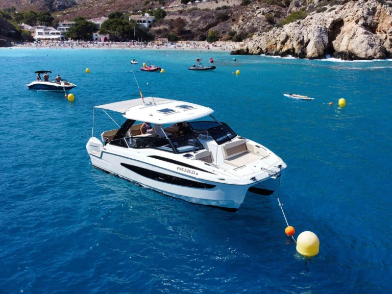 Yacht di lusso a noleggio a Ibiza al miglior prezzo