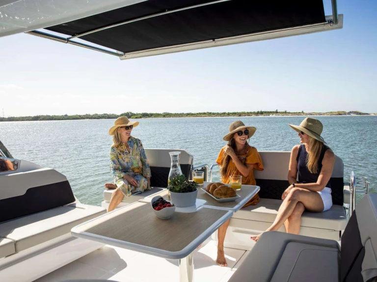 Noleggio Yacht di lusso a Port Fréjus – Aquila Selesticat
