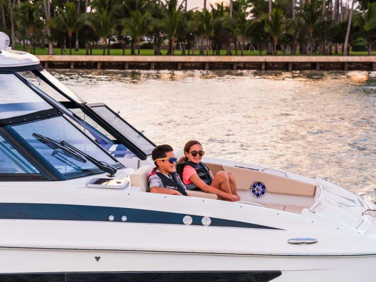 Noleggio Yacht di lusso Aquila con patente nautica