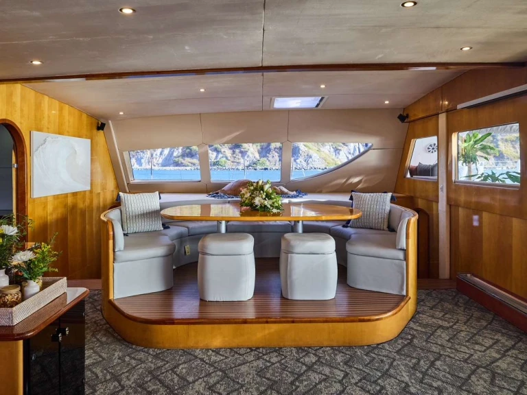 Noleggio Yacht di lusso Silhouette con patente nautica